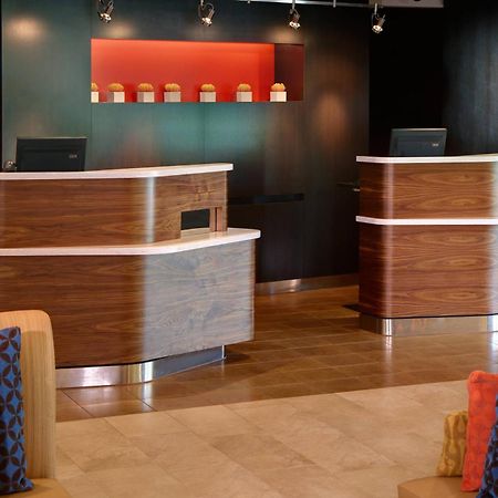 Отель Courtyard By Marriott Lexington North Интерьер фото