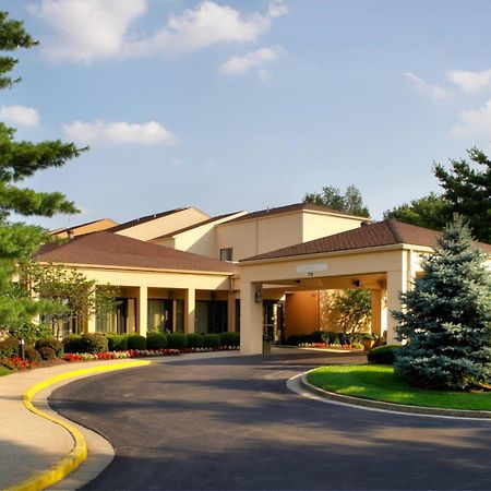 Отель Courtyard By Marriott Lexington North Экстерьер фото