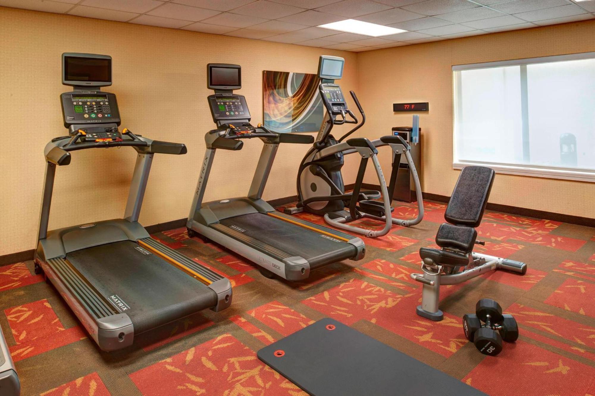 Отель Courtyard By Marriott Lexington North Экстерьер фото