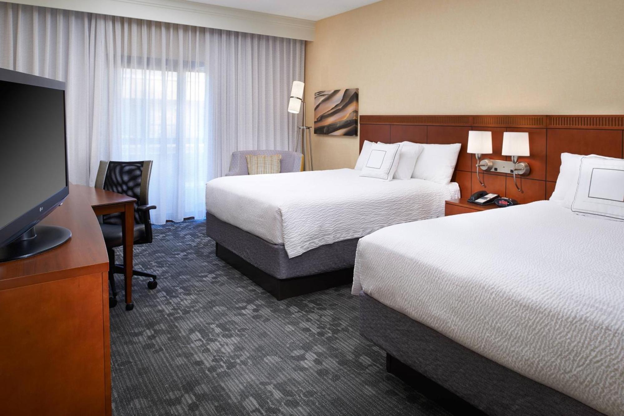Отель Courtyard By Marriott Lexington North Экстерьер фото