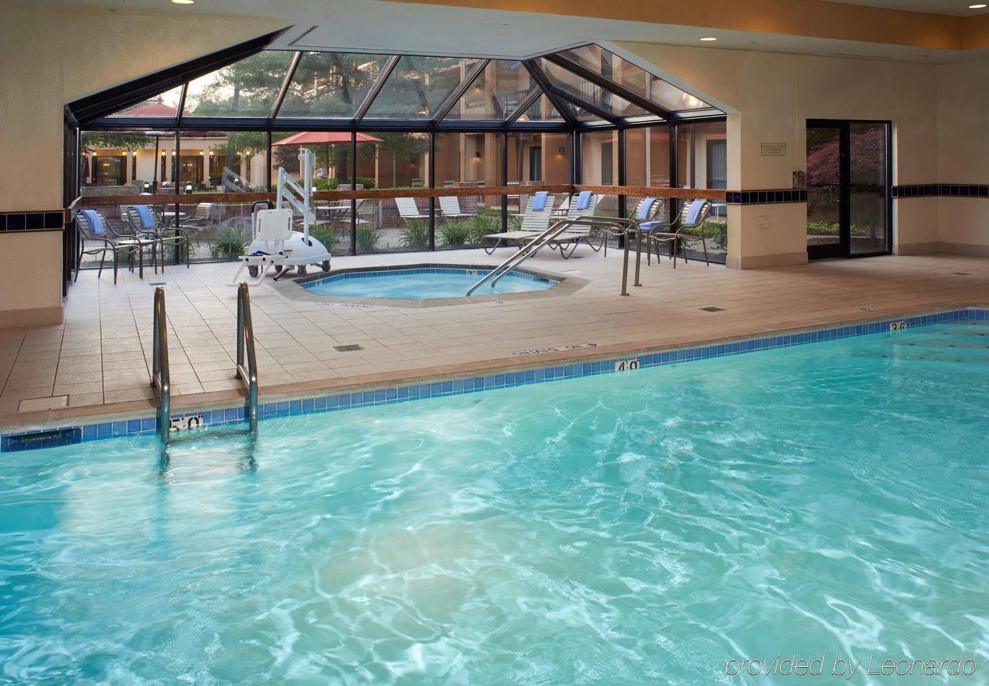 Отель Courtyard By Marriott Lexington North Экстерьер фото
